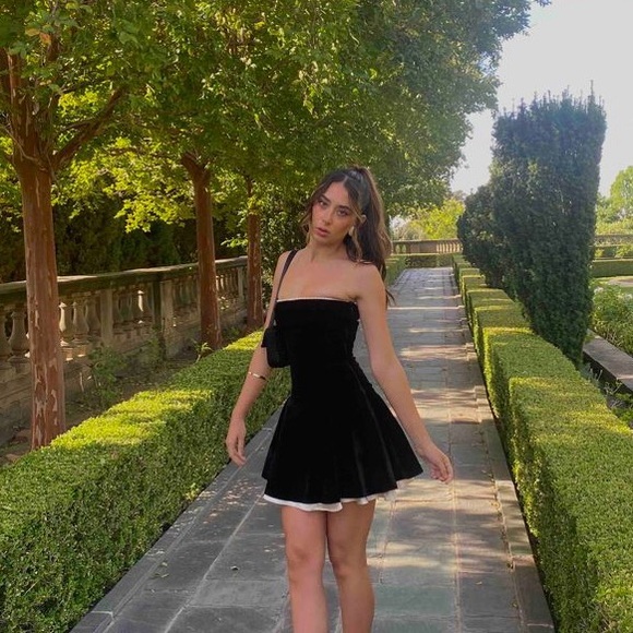 HOUSE OF CB 'Marilla' Black Velvet Strapless Dress NWOT - Picture 3 of 12